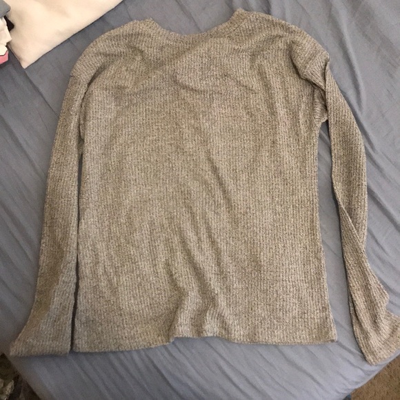 Gray half button up top with pocket - Picture 2 of 2